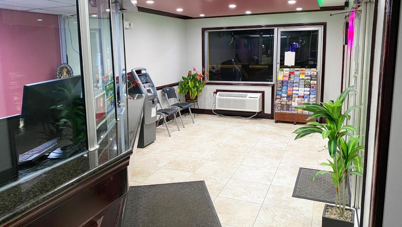 纽波特纽斯快捷旅馆酒店 外观 照片